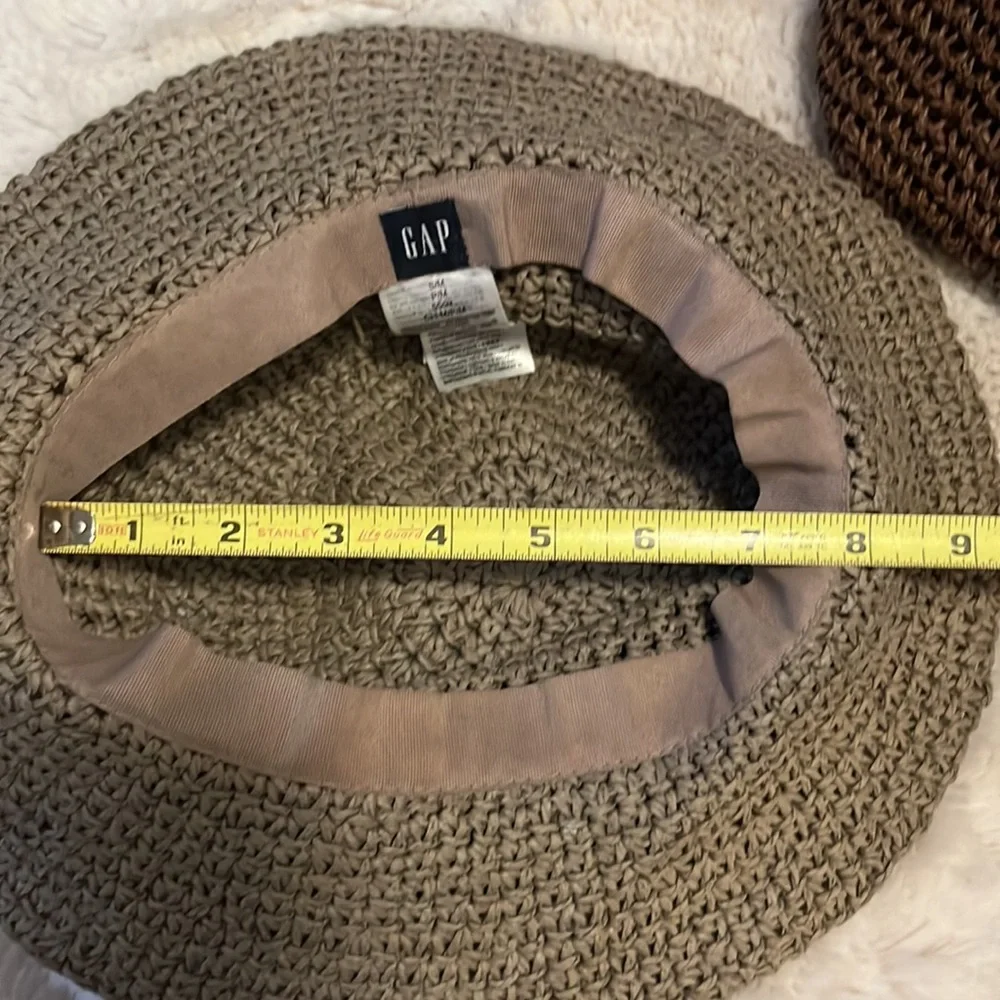 GAP cream macramé